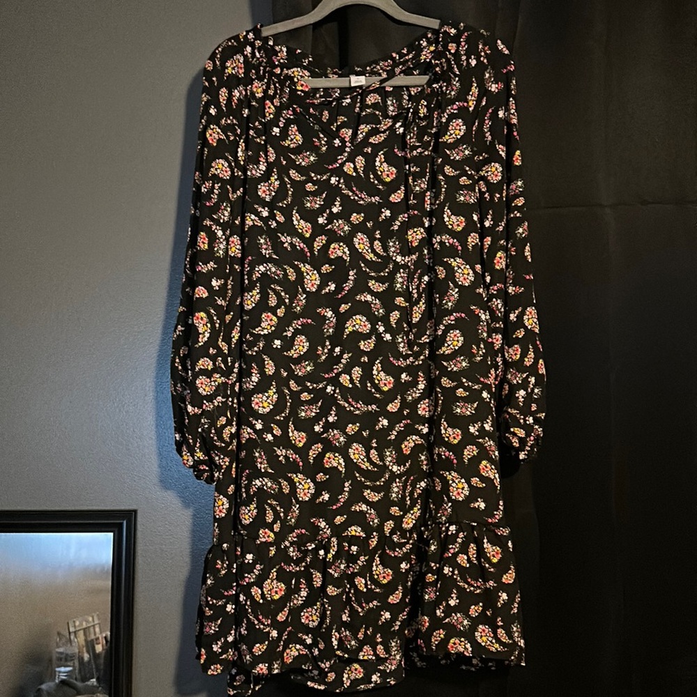 Black dress with flowers. Size XL